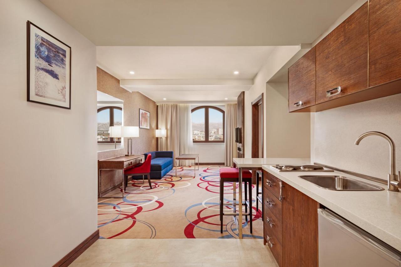 Ramada Hotel & Suites By Wyndham Jerevan Eksteriør billede