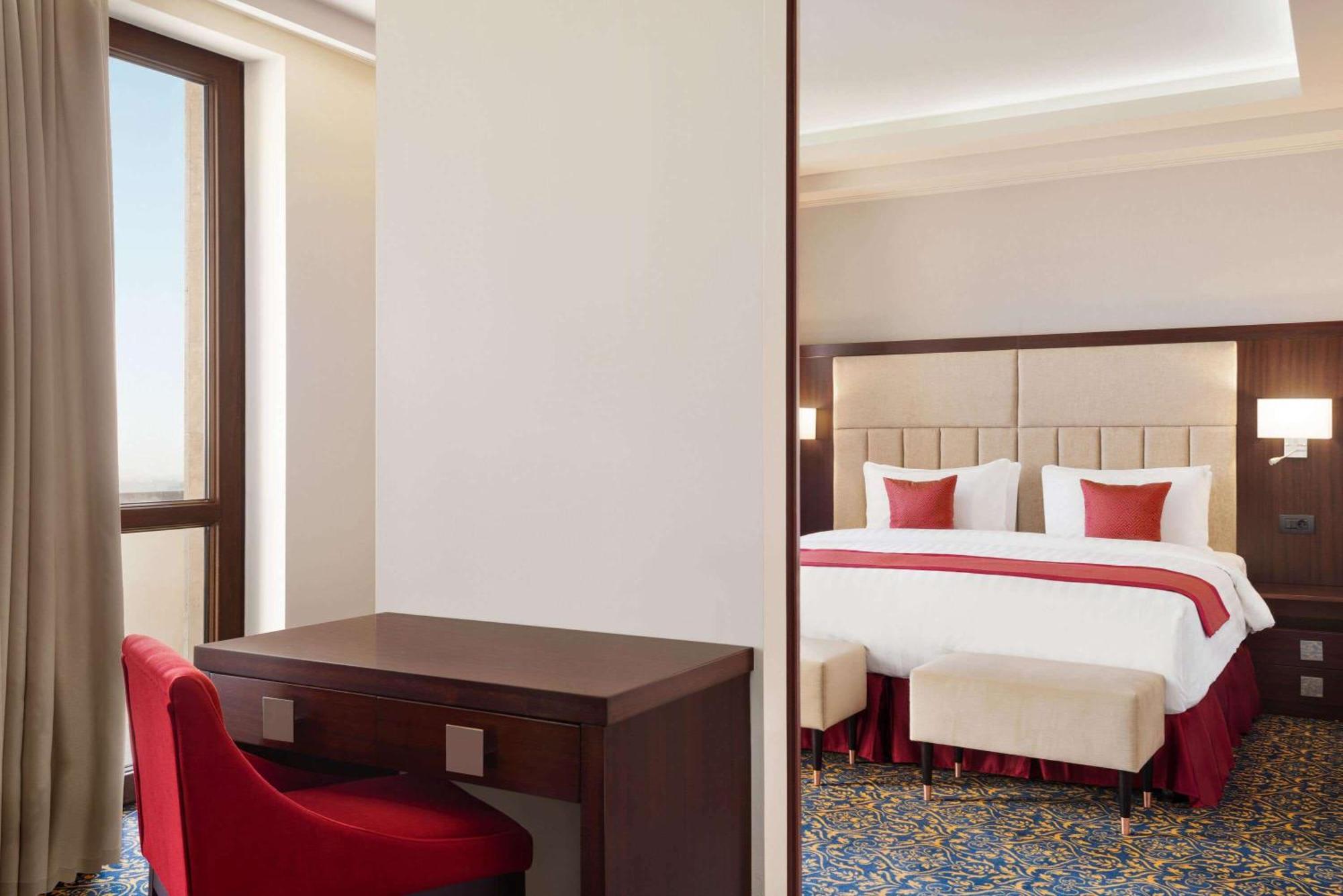 Ramada Hotel & Suites By Wyndham Jerevan Eksteriør billede
