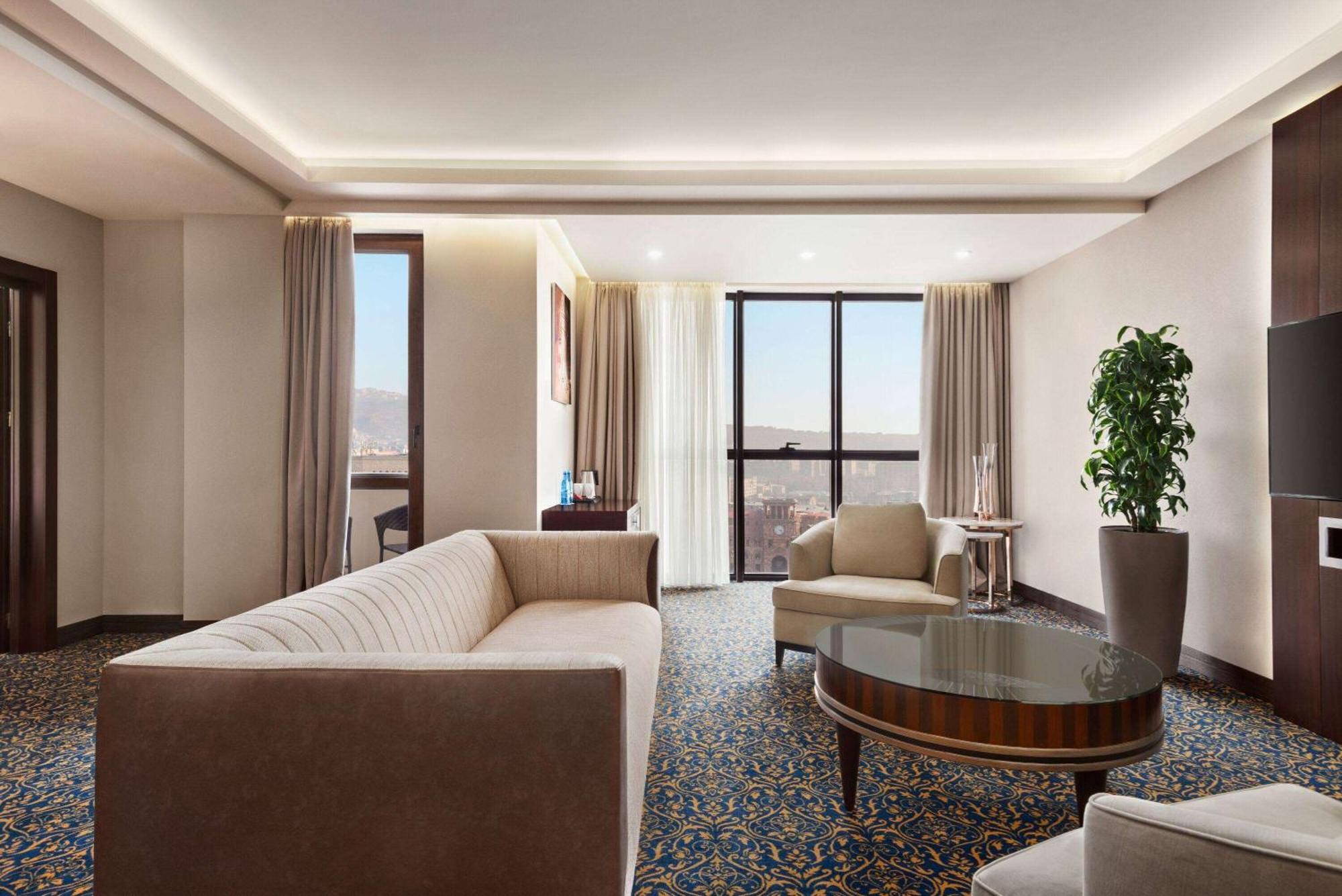 Ramada Hotel & Suites By Wyndham Jerevan Eksteriør billede