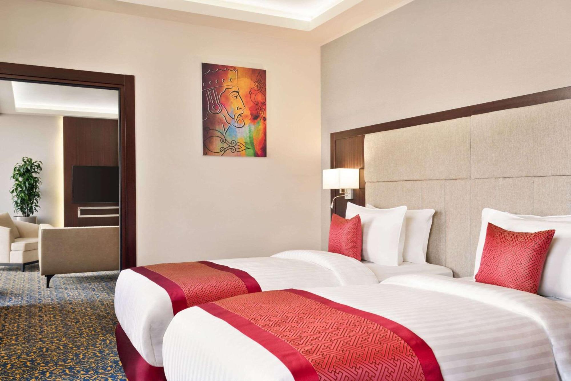 Ramada Hotel & Suites By Wyndham Jerevan Eksteriør billede