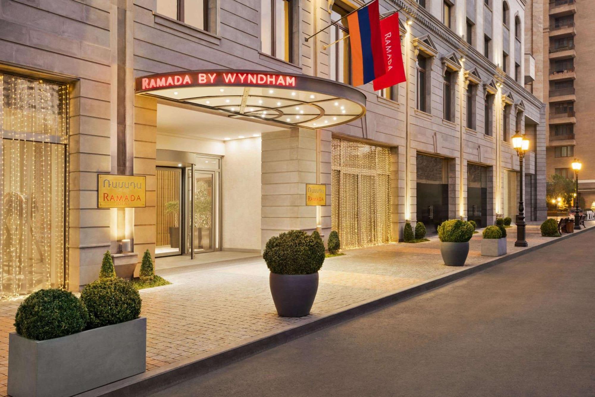 Ramada Hotel & Suites By Wyndham Jerevan Eksteriør billede