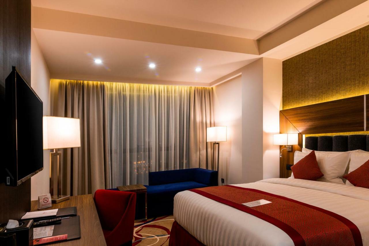 Ramada Hotel & Suites By Wyndham Jerevan Eksteriør billede
